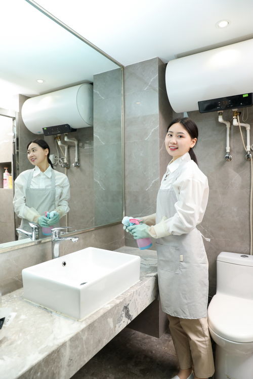 光影中的专业与温柔 设图网女性保洁工作者摄影图鉴